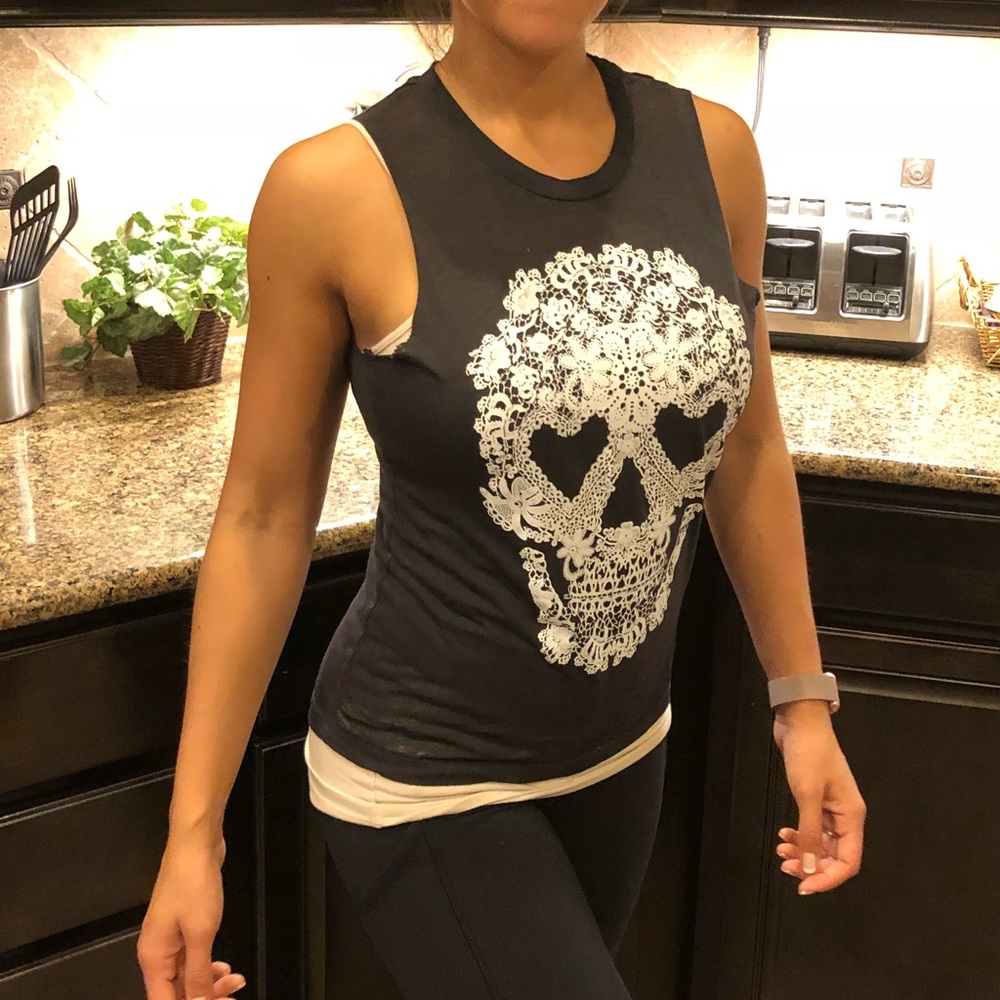 White skull tee